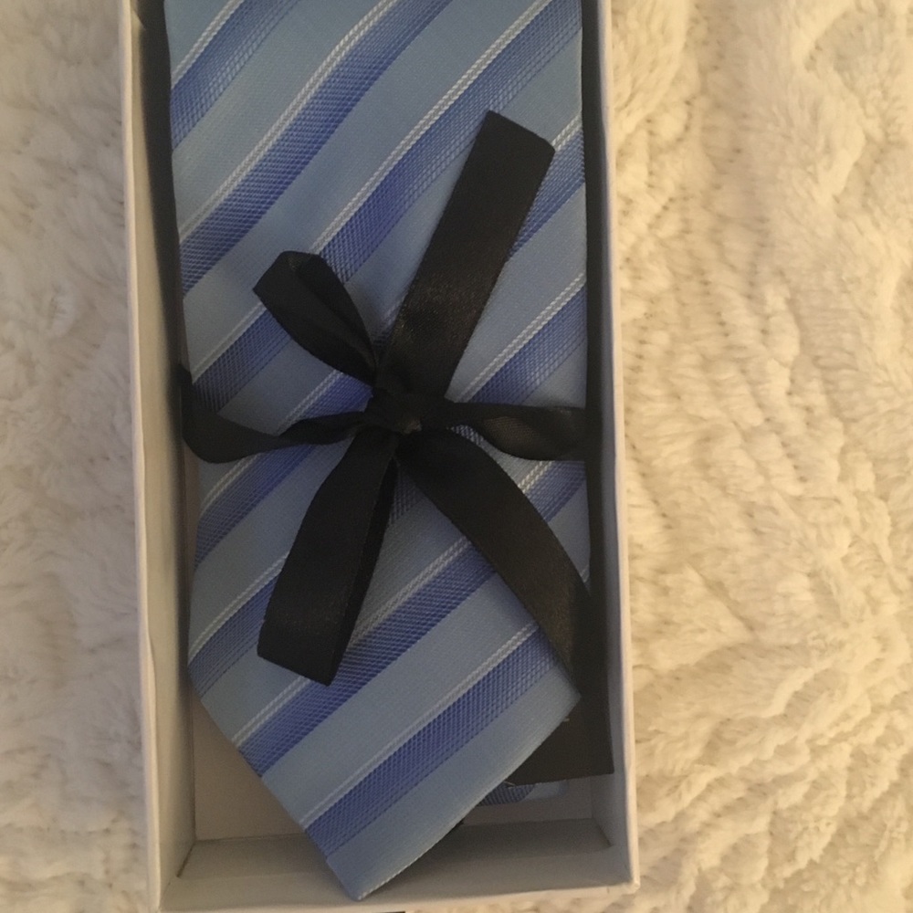 🇺🇸 Beautiful light blue striped tie with box!